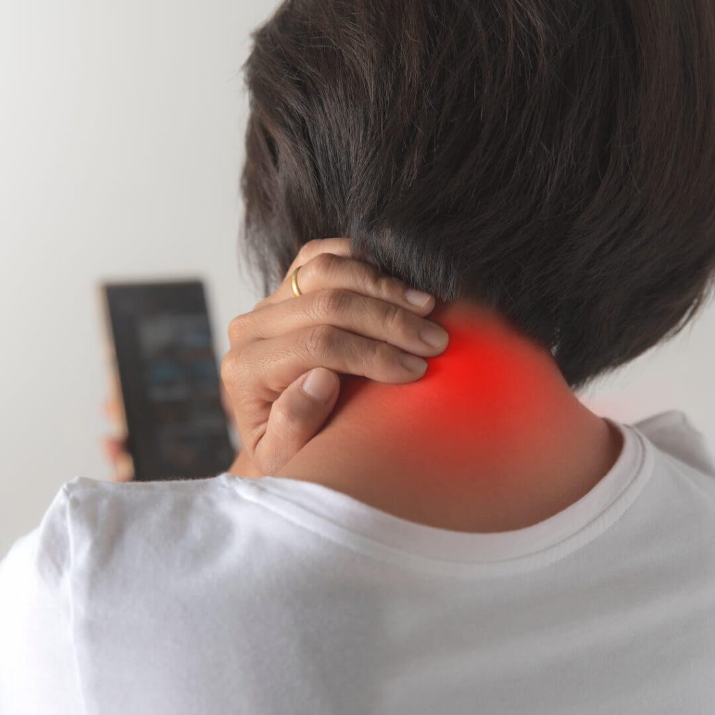 頸痛患者平日應減少用手提電話、電腦等產品-ANKH機能再生