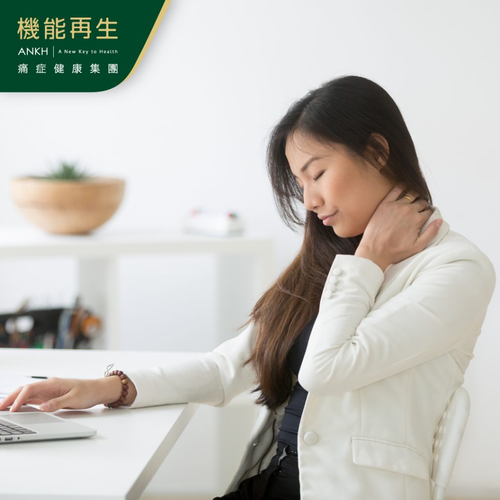 上交叉綜合症嚴重者除了肩頸和背部的活動範圍減少，還可能引起頭痛和手臂麻痹，甚至可能覺得呼吸困難，可說是苦不堪言。